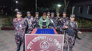 বেনাপোল সীমান্তে ২০ স্বর্ণের বারসহ ‘পাচারকারী’ আটক