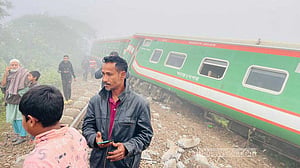 গাজীপুরে রেললাইন কেটে ফেলায় বগি লাইনচ্যুত, এক জন নিহত