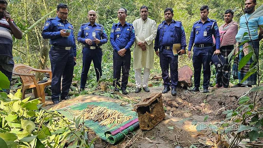 ফরিদপুরে বাঁশ বাগানে মিলল ৩৪০টি গুলি