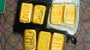 শাহ আমানতে সোয়া কেজি সোনাসহ গ্রেপ্তার ১