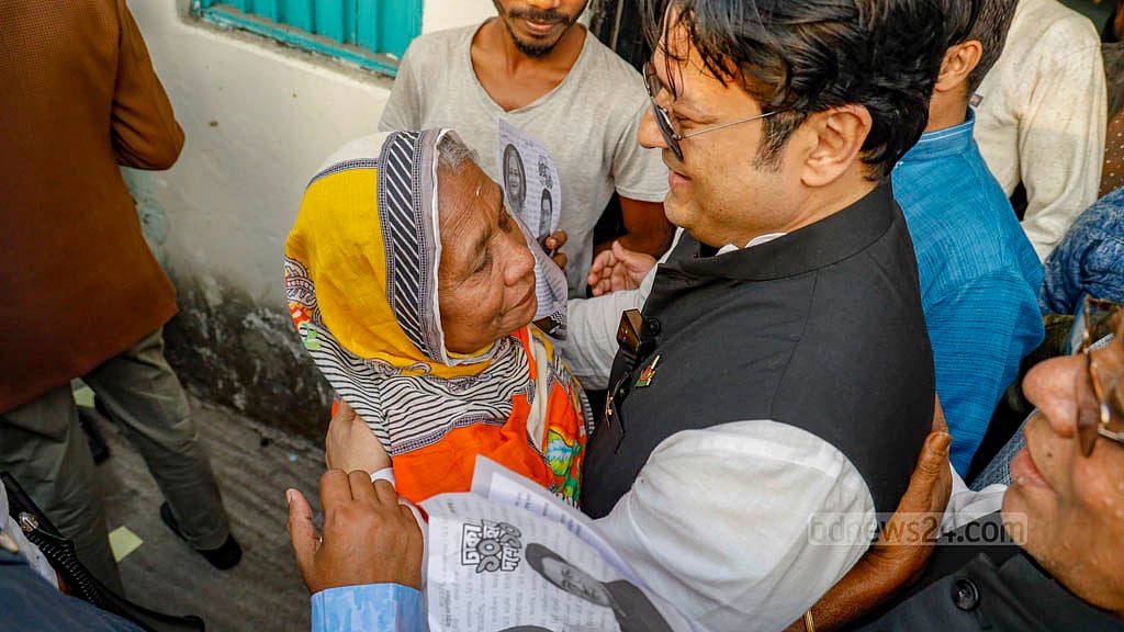 রূপালি পর্দার তারকা চাইছেন ভোট, উচ্ছ্বাস মানুষের