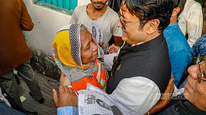 রূপালি পর্দার তারকা চাইছেন ভোট, উচ্ছ্বাস মানুষের