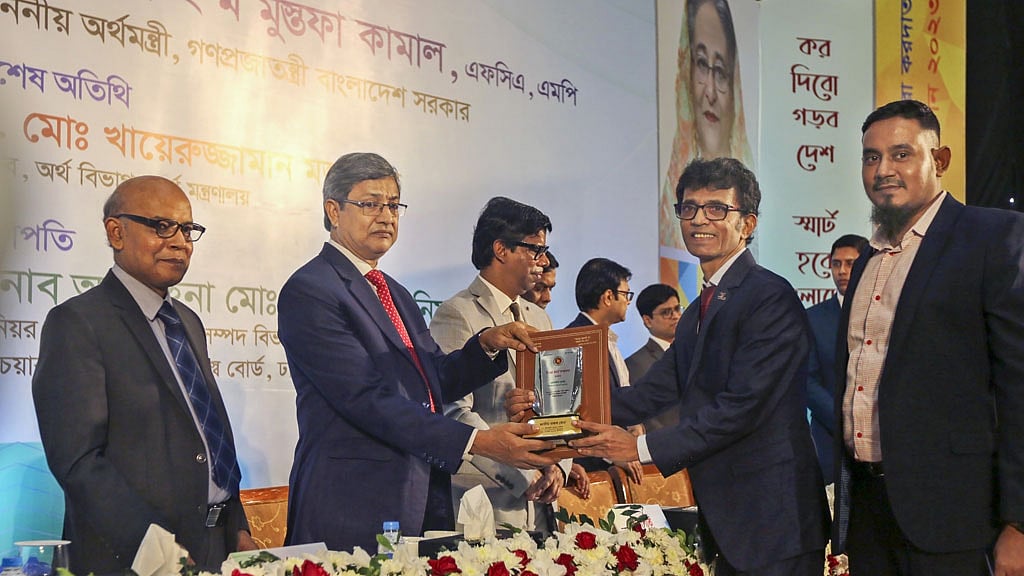 সেরা করদাতা সম্মাননা পেলেন ওয়ালটনের ৩ পরিচালক