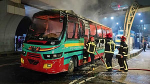 হানিফ ফ্লাইওভারে টোল দিয়ে বের হওয়া মাত্র জ্বলল বাস