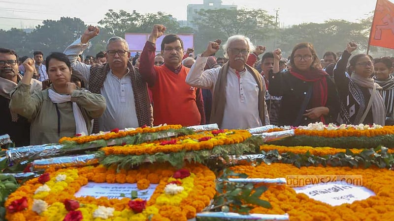 শহীদ বুদ্ধিজীবী দিবস উপলক্ষে বৃহস্পতিবার সকালে রায়েরবাজার বধ্যভূমি স্মৃতিসৌধে জাতির শ্রেষ্ঠ সন্তানদের শ্রদ্ধা জানান বাংলাদেশের কমিউনিস্ট পার্টি (সিপিবি) নেতারা।