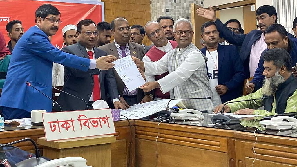 প্রতীক নিয়ে শুরু প্রচারযুদ্ধ: যা যা করতে মানা