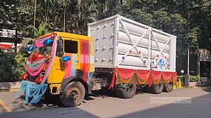 সড়ক পথে ঢাকায় আসছে ভোলার গ্যাস