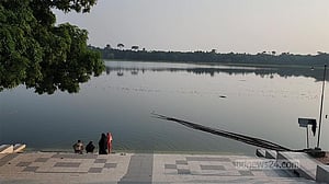 খানজাহানের মাজার দীঘিতে মিলল নিখোঁজ ভ্যানচালকের মরদেহ