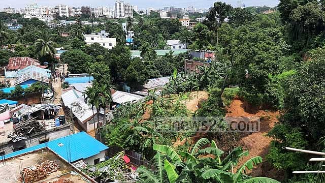 চট্টগ্রামে ২৬ পাহাড়ে ৬৫৫৮ অবৈধ স্থাপনা, মামলায় আটকে উচ্ছেদ