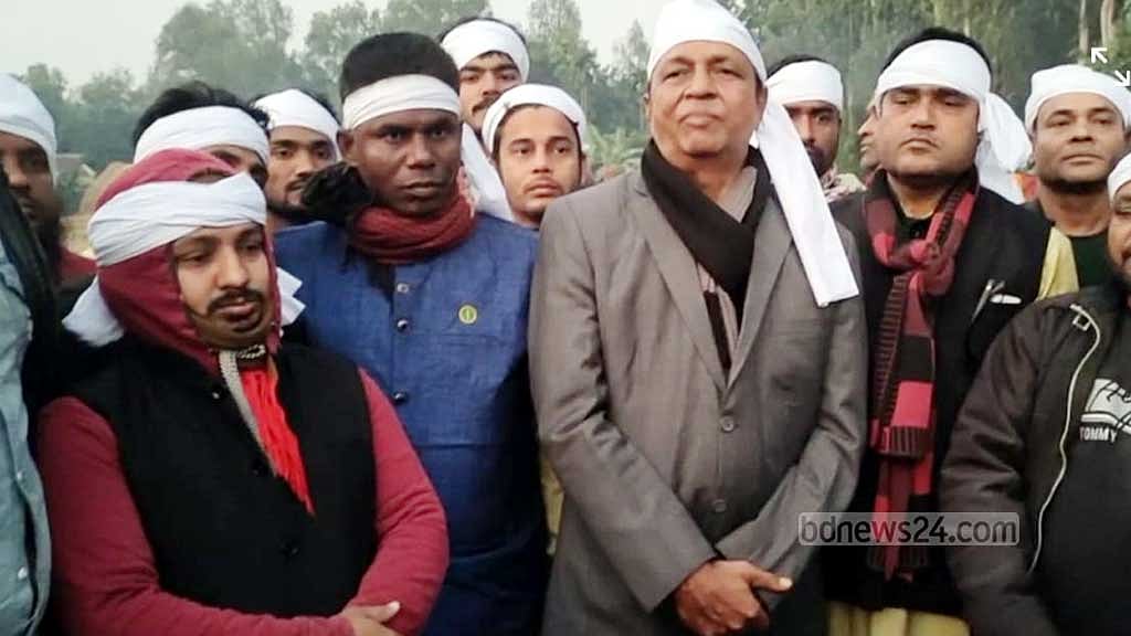 কাফনের কাপড় মাথায় বেঁধে প্রচারে স্বতন্ত্র প্রার্থী ঠাণ্ডু