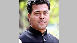 মেহেরপুরে প্রচারে সরকারি গাড়ি ব্যবহার, পৌর মেয়রকে শোকজ