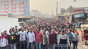 নারায়ণগঞ্জে ‘অর্ডার কমে যাওয়ায়’ কারখানা লে-অফ, শ্রমিক বিক্ষোভ
