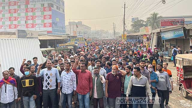 নারায়ণগঞ্জে ‘অর্ডার কমে যাওয়ায়’ কারখানা লে-অফ, শ্রমিক বিক্ষোভ