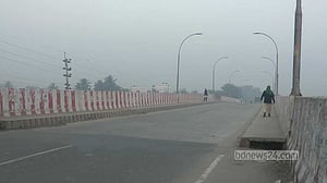 শীতে স্থবির চুয়াডাঙ্গার জনজীবন, তাপমাত্রা নেমেছে ১০.৪ ডিগ্রিতে