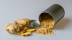 চুলের প্রাকৃতিক বৃদ্ধিতে আদা
