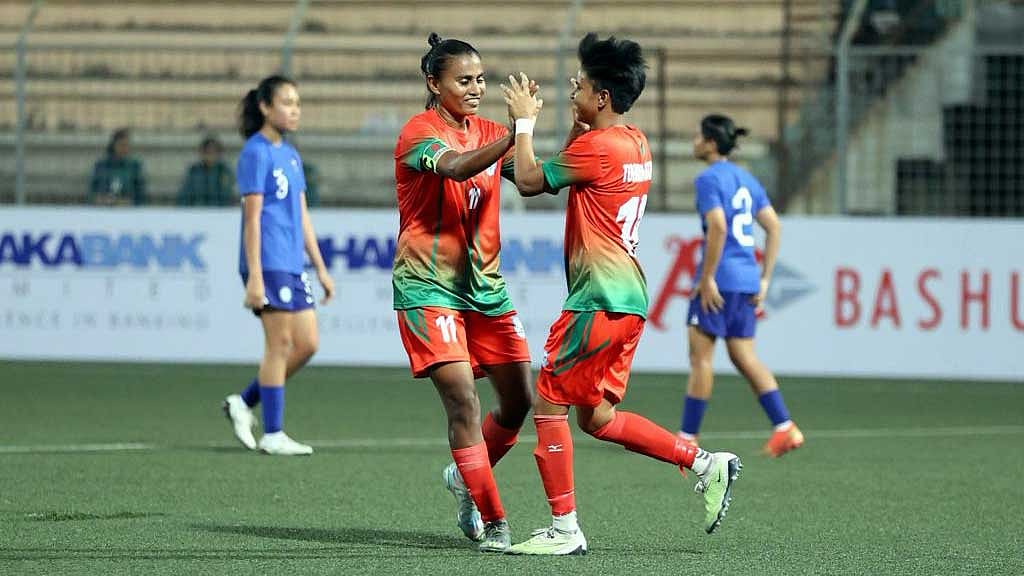 সিঙ্গাপুরের জালে জোড়া গোল করা তহুরা খেলা ছেড়ে দিতে চেয়েছিলেন!