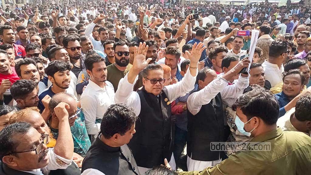 নির্বাচনি আচরণবিধি: নৌকার প্রার্থী গোলাপকে তলব