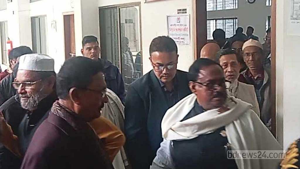 শোকজের জবাবে দুঃখ প্রকাশ খাদ্যমন্ত্রীর, সন্তুষ্ট কমিটি
