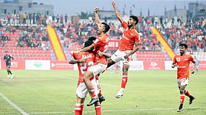 আবাহনীকে উড়িয়ে ফাইনালে বসুন্ধরা কিংস