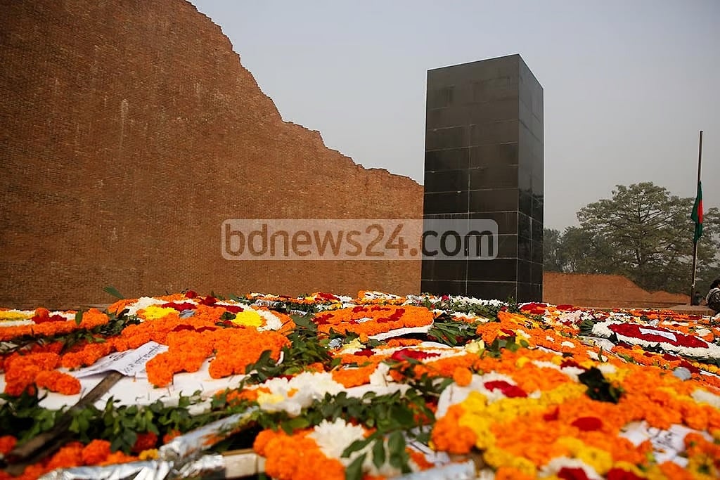 সর্বজনশ্রদ্ধেয় বুদ্ধিজীবী কোথায়?