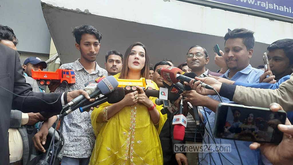 ট্রাক প্রতীক চেয়ে নিলেন মাহিয়া মাহি