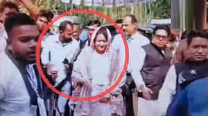 অস্ত্রধারী ব্যক্তিকে নিয়ে নৌকার প্রচার, এমপি মেরীকে শোকজ