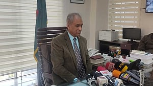 ভোটে না এসে উল্টো নাশকতা করলে কঠোর ব্যবস্থা: ইসি আলমগীর