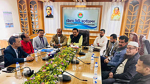 তারের জঞ্জাল সরাতে চান মেয়র রেজাউল