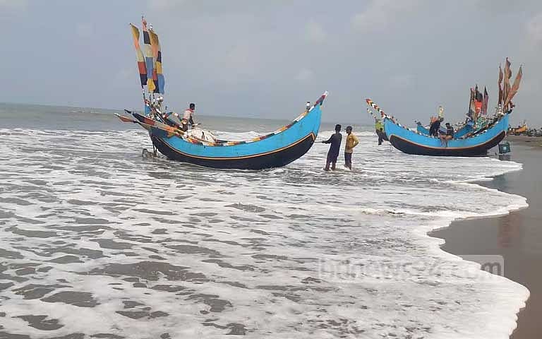 টেকনাফে বঙ্গোপসাগরের মোহনায় নৌকা ডুবে জেলের মৃত্যু