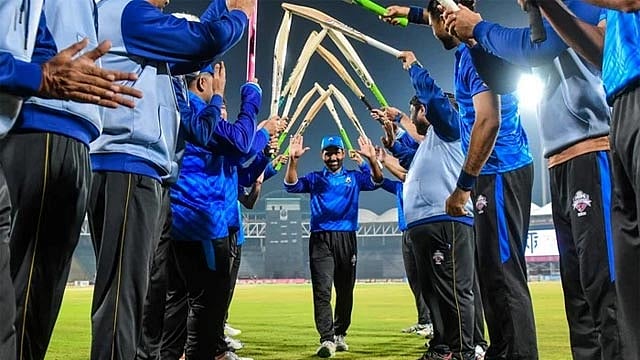 নির্বাচকের দায়িত্ব নিতে খেলা ছাড়লেন আসাদ শফিক