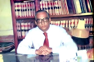 সংবিধান প্রণেতাগণ-১১: বন্দুকের নলের মুখে মোশতাককে চ্যালেঞ্জ করেছিলেন সিরাজুল হক