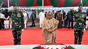 টুঙ্গিপাড়ায় বঙ্গবন্ধুর সমাধিতে প্রধানমন্ত্রীর শ্রদ্ধা