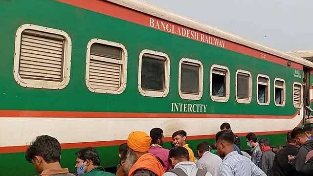 লাইনচ্যুত একতা এক্সপ্রেস ঢাকা ছাড়ল আড়াই ঘণ্টা পর