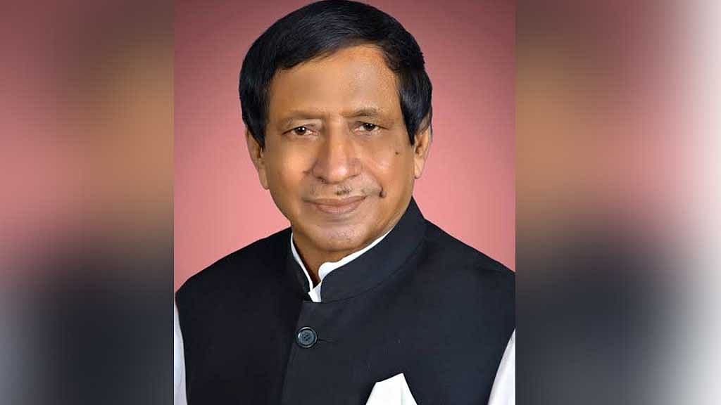 মুক্তিযোদ্ধাকে ‘ঘাড় মটকানোর হুমকি’: সমাজকল্যাণ মন্ত্রীকে শোকজ