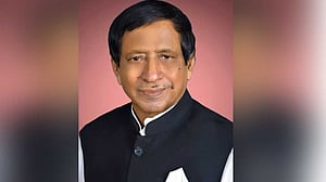 মুক্তিযোদ্ধাকে ‘ঘাড় মটকানোর হুমকি’: সমাজকল্যাণ মন্ত্রীকে শোকজ