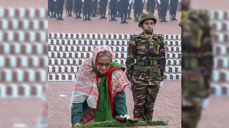 বিজয় দিবসের সকালে&amp;nbsp; শনিবার সাভারে জাতীয় স্মৃতিসৌধে শ্রদ্ধা জানান প্রধানমন্ত্রী শেখ হাসিনা।
