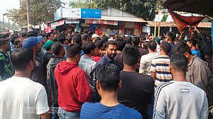 লিফলেট বিতরণ করতে গিয়ে ছাত্রলীগের সঙ্গে বিএনপির পাল্টাপাল্টি ধাওয়া