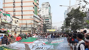 বিএনপির শোভাযাত্রায় নেতাকর্মীদের ঢল