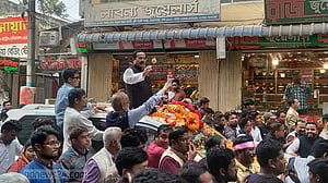 মোহাম্মদপুরে ভোটের মাঠে কেবলই নানক?