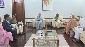 জাতীয় পার্টিতে দ্বন্দ্ব: প্রধানমন্ত্রীর সঙ্গে দেখা করে রওশনের ‘নালিশ’