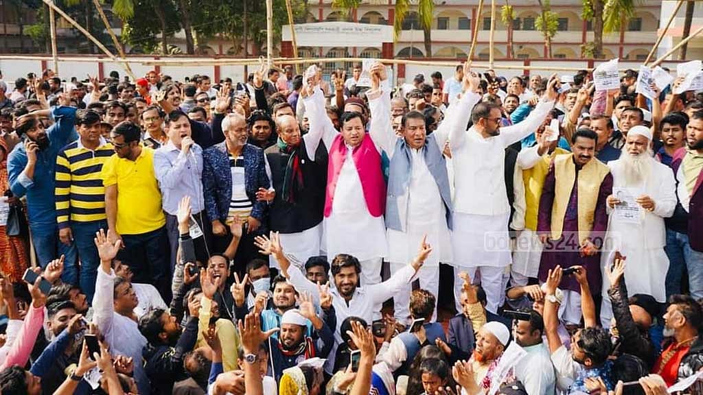 ৩ স্বতন্ত্র প্রার্থীকে নিয়ে এক মঞ্চে সাবেক মেয়র জাহাঙ্গীর
