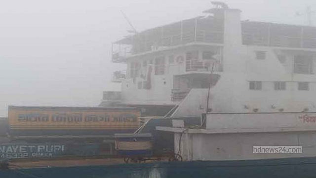 আরিচা-কাজিরহাট নৌরুটে ১২ ঘণ্টা পর ফেরি চলাচল শুরু