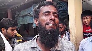 ‘বাবা জীবনের লাইগ্যা গেছেগা’, বিএনপি নেতার ছেলের কান্না