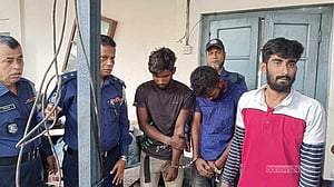 নারায়ণগঞ্জে রেললাইনে নাশকতার চেষ্টার অভিযোগে আটক ৩