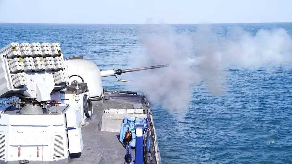 গাজায় ইসরায়েলের তীব্র বোমা হামলা, শরণার্থী শিবিরেও বোমা