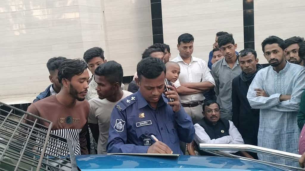 চট্টগ্রামে স্বতন্ত্র প্রার্থী সামশুল হকের গাড়ি বহরে হামলার অভিযোগ
