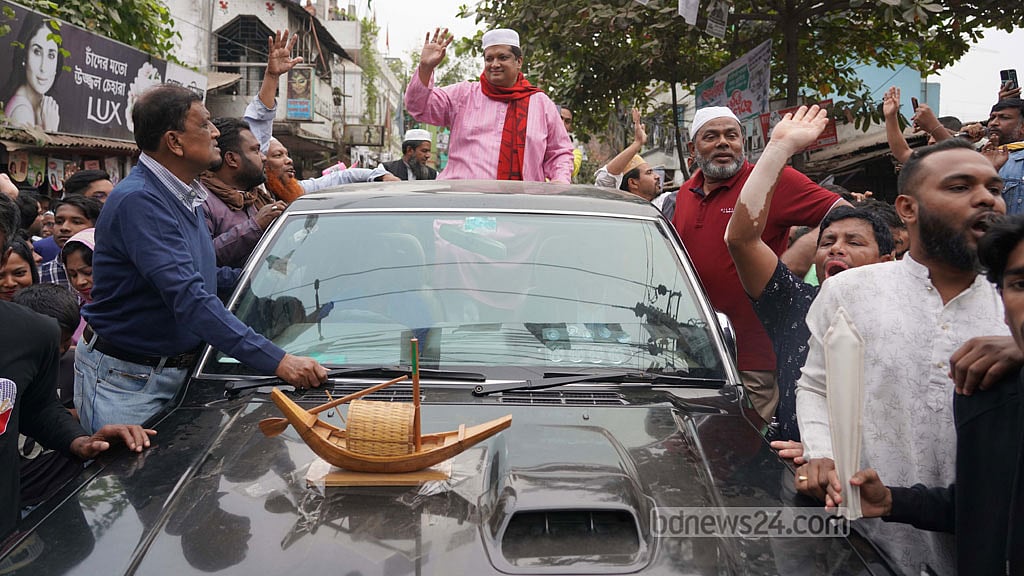 কোনো প্রার্থী টাকা দিলে নেবেন, কিন্তু ভোট নৌকায় দেবেন: রাসেল