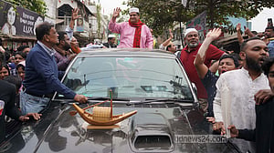কোনো প্রার্থী টাকা দিলে নেবেন, কিন্তু ভোট নৌকায় দেবেন: রাসেল