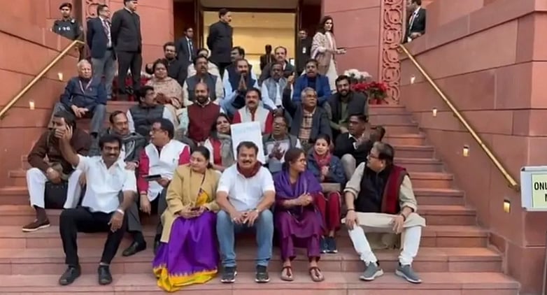 ভারতে তিন দফায় বরখাস্ত ১৪১ বিরোধী এমপি, ‘গণতন্ত্রের ওপর আক্রমণের’ অভিযোগ