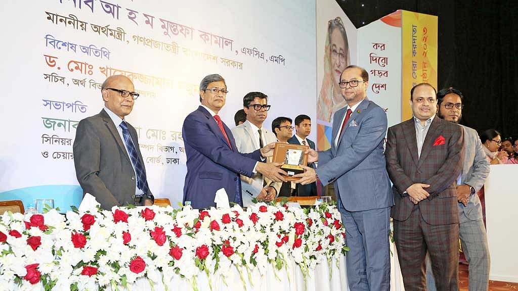 শীর্ষ করদাতার সম্মাননা পেল ইসলামী ব্যাংক